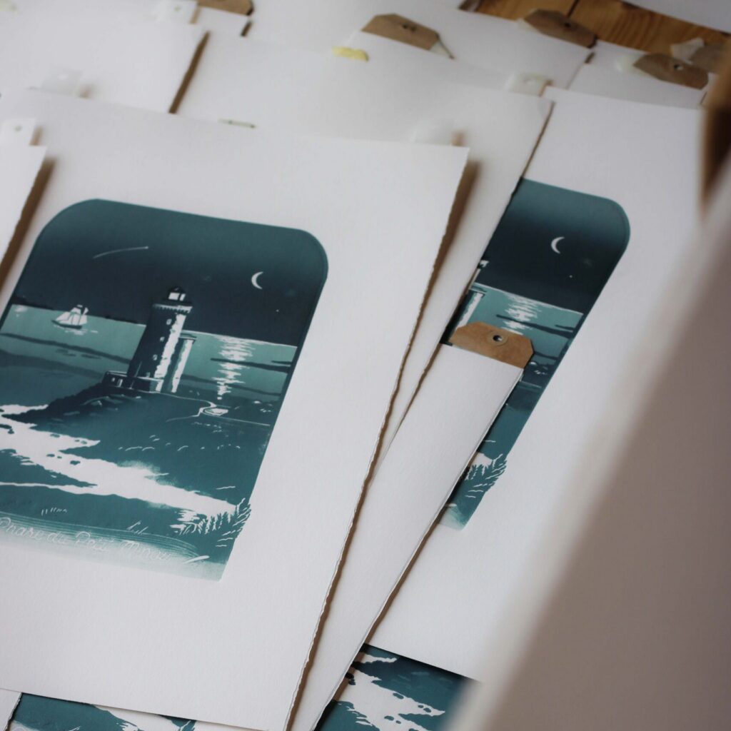 Série de tirages de la linogravure du phare du Petit Minou